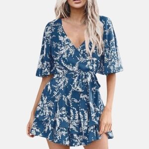 NWOT Blue Floral Faux Wrap Romper Size M Boho Chic Summer Cottagecore V-Neck